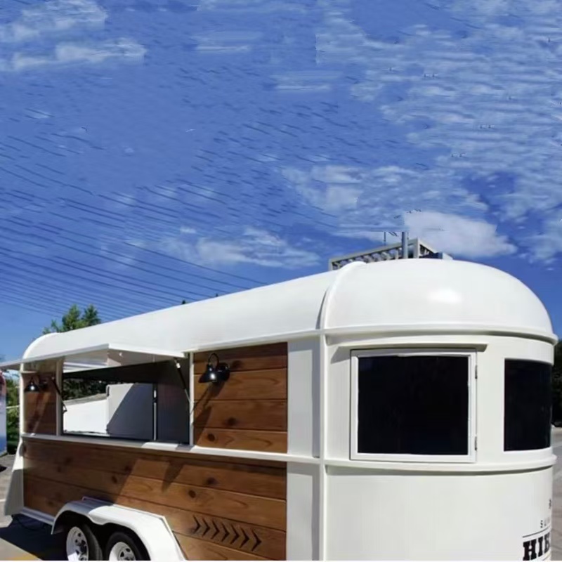 Remolque de comida con aspecto de furgoneta de caballos