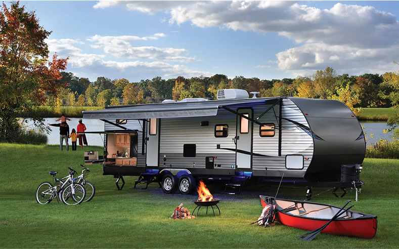 What does a million-follower influencer’s custom trailer look like? A towable chassis + personalized interior = simply perfect!