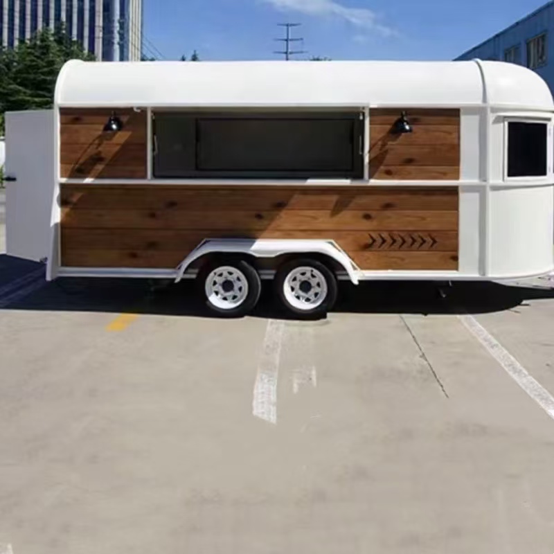 Remolque de comida con aspecto de furgoneta de caballos