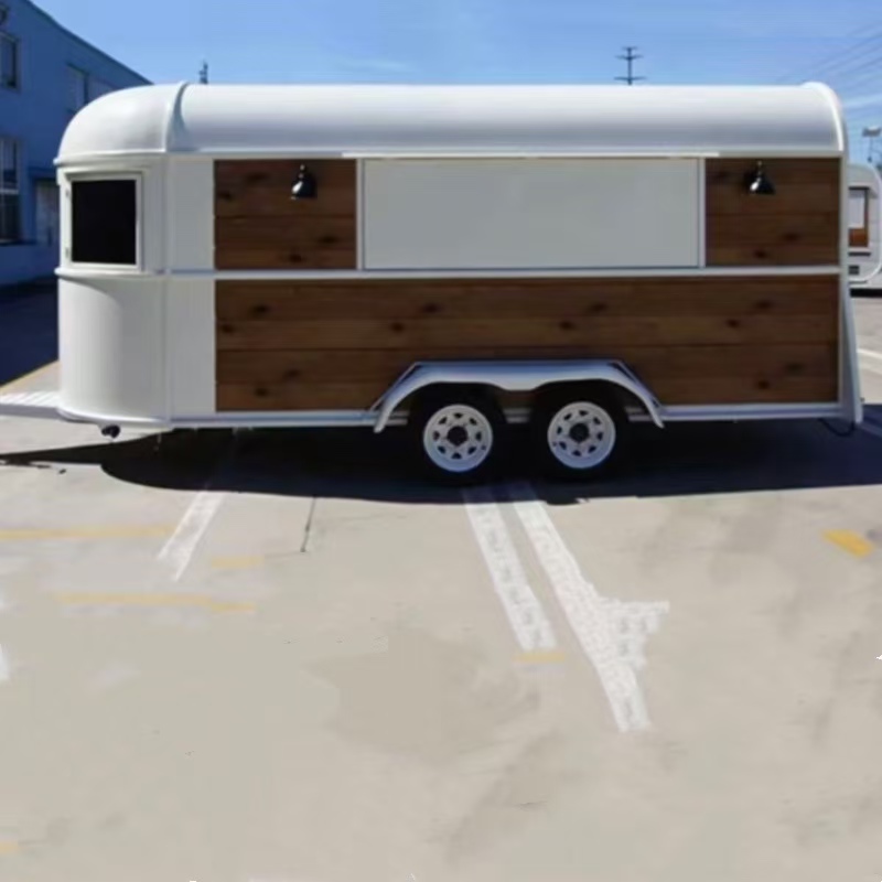 Remolque de comida con aspecto de furgoneta de caballos