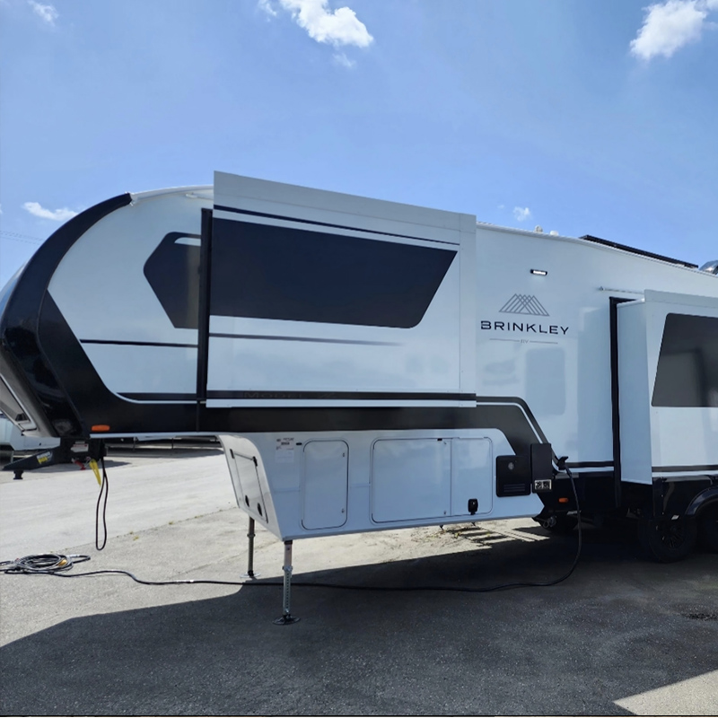 LuxRide Fifth Wheel Trailer
